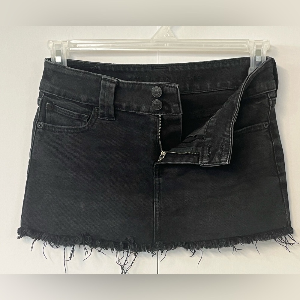 American Eagle black factory distressed jean skirt. Size 00 - Picture 8 of 10
